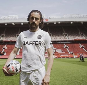 TOM KRUZ, BEKAM, VOJVOTKINJA I ON: Najluđa priča Srbina u  Londonu – vodio je navijanje za Đokovića, a onda…