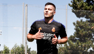 LOŠE VESTI ZA SRPSKOG ASA: Jović zbog povrede propušta meč u Ligi šampiona, neće se naći u avionu za London!