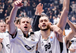 RASKINUO UGOVOR SA PARTIZANOM, ALI ĆE I DALJE NOSITI CRNO-BELI DRES: Nekadašnji igrač ‘parnog valjka’ potpisuje za bratski klub?!