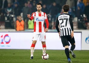 BIVŠI FUDBALER PARTIZANA IZGOREO U ŽELJI DA SE POKAŽE PROTIV ZVEZDE: Morao da napusti teren već u prvom poluvremenu!