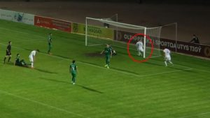 OVO SE VIĐA SAMO NA IGRICI: Bambi Tošić se ušetao u gol i ponizio golmana, reakcija komentatora je urnebesna! (VIDEO)