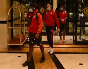 KAKAV DOČEK ZA ZVEZDINE FUDBALERE: Navijač iz Kazahstana iznenadio crveno bele! (VIDEO)