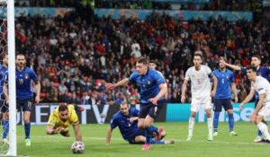 ITALIJANI PONOVO NISU USPELI DA DOĐU DO POBEDE: Zomer odbranio penal Žoržinju!