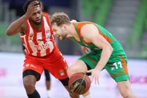 NAVIJAČI SU PRIŽELJKIVALI NJEGOV POVRATAK, ALI SE TO NEĆE DESITI: Bivši igrač Zvezde pregovara sa Lokomotivom!