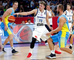 OGROMAN SKANDAL TRESE OI: Dončić glavni akter lude žurke – Slovenci uživaju uz poker, alkohol i nargilu! (FOTO)