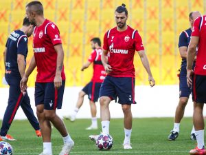 SPREMNI SU ZA SUTRA: Stanković sa svojim igračima ‘osetio’ teren u Tiraspolju, o atmosferi na treningu ne treba mnogo pričati! (FOTO)