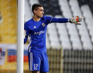 JUNAJTED ZAINTERESOVAN ZA SRPSKOG GOLMANA: Jedan je od najboljih čuvara mreže u ligi, sve dolazi na naplatu!