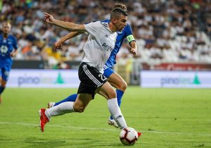 NE PLANIRA DA STANE: Stojanović ponovo postigao pogodak vredan tri boda! (VIDEO)