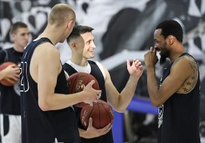 EVO KO JE SVE BIO NA PROZIVCI ŽELJKA OBRADOVIĆA: Amerikanac koji želi da se nametne i mlade nade! (FOTO)