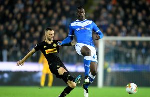 BALOTELI BESNEO NA KLUPI: Odluka da bude izmenjen mu uopšte nije prijala! (VIDEO)