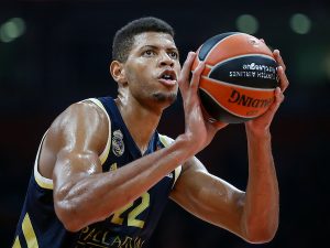 OVO SE ZOVE „ZAKUCAVANJE“: Tavares polomio tablu! (VIDEO)