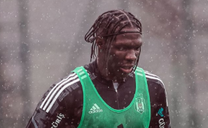 SVE ČEŠĆI SLUČAJ NA FUDBALSKIM TERENIMA: Igrač pao u toku utakmice!