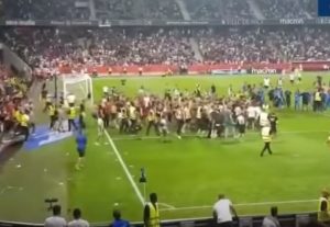 SAOPŠTENJE NAVIJAČA NICE NAKON HAOSA: Izbacićemo sa stadiona svakoga ko se tako bude ponašao! (VIDEO)