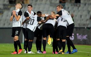 HAOS U BEOGRADU, PARTIZAN NAKON PENALA PROŠAO U PLEJ-OF: Kakva drama, crno-beli su bili na korak od ispadanja! (FOTO) (VIDEO)