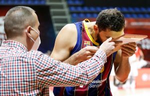 VOLI PARTIZAN, ALI POŠTUJE I ZVEZDU: Nikola Mirotić oduševio Delije, 2011. je mogao u crno-bele! (FOTO)