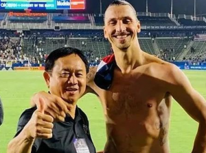 IBRAHIMOVIĆ POTPUNO VAN SEBE: Preminuo je čuveni doktor koji je spasio Zlatanovu karijeru – Šveđanin se emotivnim rečima oprostio od njega!