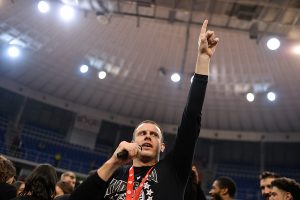 JEL O OVOM IZNENAĐENJU GOVORIO OSTOJA: Izašla pesma posvećena Novici, svaki Grobar će se naježiti kada čuje ove stihove! (VIDEO)