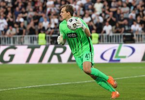 POPOVIĆ POTPISAO NOVI UGOVOR: Još minimum tri godine u Humskoj! (FOTO)