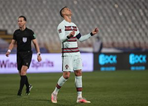 NESPORTSKI POTEZ: Ronaldo uoči penala izgubio nerve, pa ošamario protivničkog igrača (VIDEO)