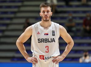 KAKO IGRA OVAJ DEČKO: Petrušev ponovo blistao, Efes osvojio Glorija kup!