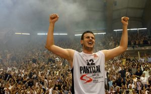 VREME JE ZA POSLEDNJI PLES: Veličkovićeva decenija u Partizanu, stvorila je novi sinonim za kapitena (FOTO) (VIDEO)