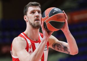 CRVENO-BELI DEKLASIRALI RUMUNSKU EKIPU: Kuzmić i Mitrović predvodili Zvezdu do nove pobede!