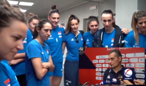 KOLIKO SAMO EMOCIJA U JEDNOM VIDEO SNIMKU: Terzić im pred finale rekao da igraju za svoju dušu, pogledajte kako su naše šampionke reagovale! (VIDEO)