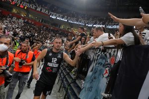 PARTIZAN SLAVIO PROTIV ŠAMPIONA EVROPE: Neverovatna atmosfera na oproštaju Novice Veličkovića, ovo veče će se dugo pamtiti! (FOTO) (VIDEO)