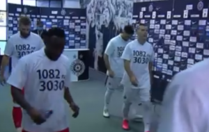 PODRŠKA ZA RADOVANA RADAKOVIĆA: Fudbaleri obe ekipe imaju jasnu poruku! (VIDEO)