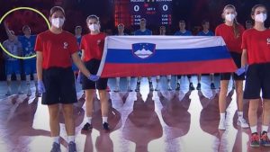 POLJACI – SKANDAL MAJSTORI: Uoči polufinala EP u odbojci, Slovencima puštena srpska himna – organizatori ponovo napravili haos! (VIDEO)