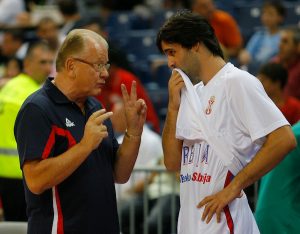 OVE DUDINE REČI ZASMEJALE SU CELU SRBIJU: Teodosiću se m*da vuku po podu, zato se sporije kreće! (VIDEO)