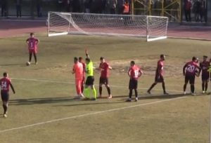 KAKVA SCENA U TURSKOJ, PENAL SE PONAVLJAO 2 PUTA: Prva dva je odbranio golman, a treći igrač! (VIDEO)