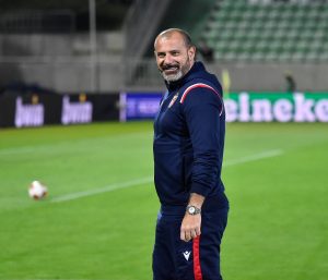 KANGA DONEO ZVEZDI TRI BODA: Crveno beli usamljeni na prvom mestu! (VIDEO)