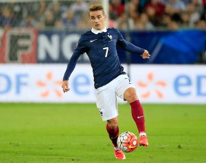 URNEBESNA RASPRAVA FRANCUSKIH IGRAČA: Grizman ‘završio’ Mbapeu transfer u Englesku, a reakcija asa PSŽ-a je iznenadila sve! (VIDEO)