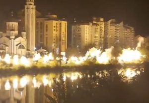 GROBARI SU OBASJALI NEBO: Ceo Zvornik je ‘goreo’, crno-beli spektakularnom bakljadom proslavili rođendan! (VIDEO)