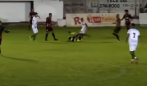 U BRAZILU NIŠTA NOVO: Fudbaler pokušao da ubije sudiju na utakmici, policija ga odmah lišila slobode! (VIDEO)