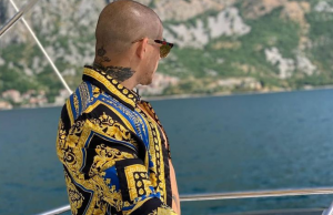 ‘KAKI K**** DORMEO’: Vaso ponovo u centru pažnje, objavio ‘bahatu’ fotografiju pa pokazao da mu poraz nije teško pao! (FOTO)