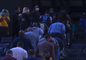 OVAKO NEŠTO DOSAD NISMO VIĐALI: Prekinuta utakmica u NBA – aktivirali se alarmi, navijači hitno evakuisani iz hale! (VIDEO)
