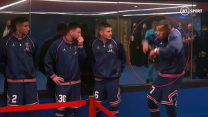 REAKCIJA MBAPEA HIT NA MREŽAMA: Sudija u tunelu prepao zvezdu PSŽ-a, svi se smeju potezu Francuza! (VIDEO)