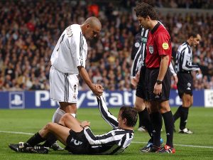 ‘ON IGRA NA BRUTALNOM NIVOU VEĆ 10 GODINA’: Ronaldo ima svog favorita za Zlatnu loptu! (FOTO)