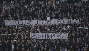 BAKLJADA GROBARA KOJA JE PRIVUKLA PAŽNJU: Zabavnije na krovu nego na terenu! (FOTO)