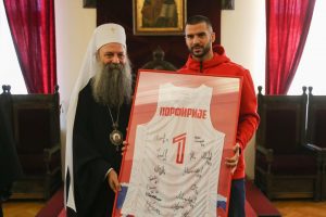 PATRIJARH PORFIRIJE UGOSTIO DELEGACIJU KK CRVENA ZVEZDA: Branko Lazić uručio poklon patrijarhu! (FOTO)
