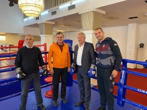 KAKAV SUSRET – O OVOME ĆE SE PRIČATI: Nakon 43 godine, legende našeg boksa ponovo zajedno! (FOTO)