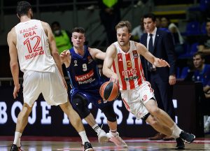 TESNO NA POLUVREMENU: Zvezda uspeva da parira Monaku!