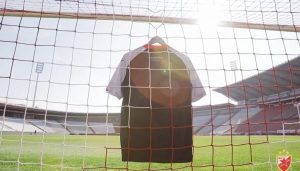 IZNENAĐENJE SA ‘MARAKANE’: Zvezda promovisala novi dres za Midtjiland – potpuno je drugačiji, dizajn će oduševiti navijače! (FOTO)