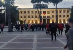 KAKAV KONTRANAPAD POLJSKIH NAVIJAČA: Albanci ih napali, ali su vrlo brzo morali da beže! (VIDEO)