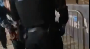 JOŠ JEDAN FUDBALER PRIVEDEN: Igrač Brajtona izveden iz kluba sa lisicama! (VIDEO)