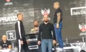 NE ŽELITE SA NJIM DA SE KAČITE: „Psiho“ potegao stolicu na jutjubera! (VIDEO)