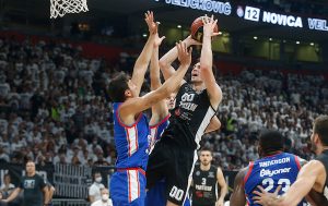 SJAJNA VEST ZA NAVIJAČE PARTIZANA: Letonac se oporavio od korone, evo kada se vraća na teren! (VIDEO)