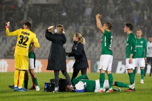 OGLASIO SE FUDBALER FLORE KOJI SE SRUŠIO U HUMSKOJ: Uzrok je i dalje velika misterija, presekao ga je oštar bol!